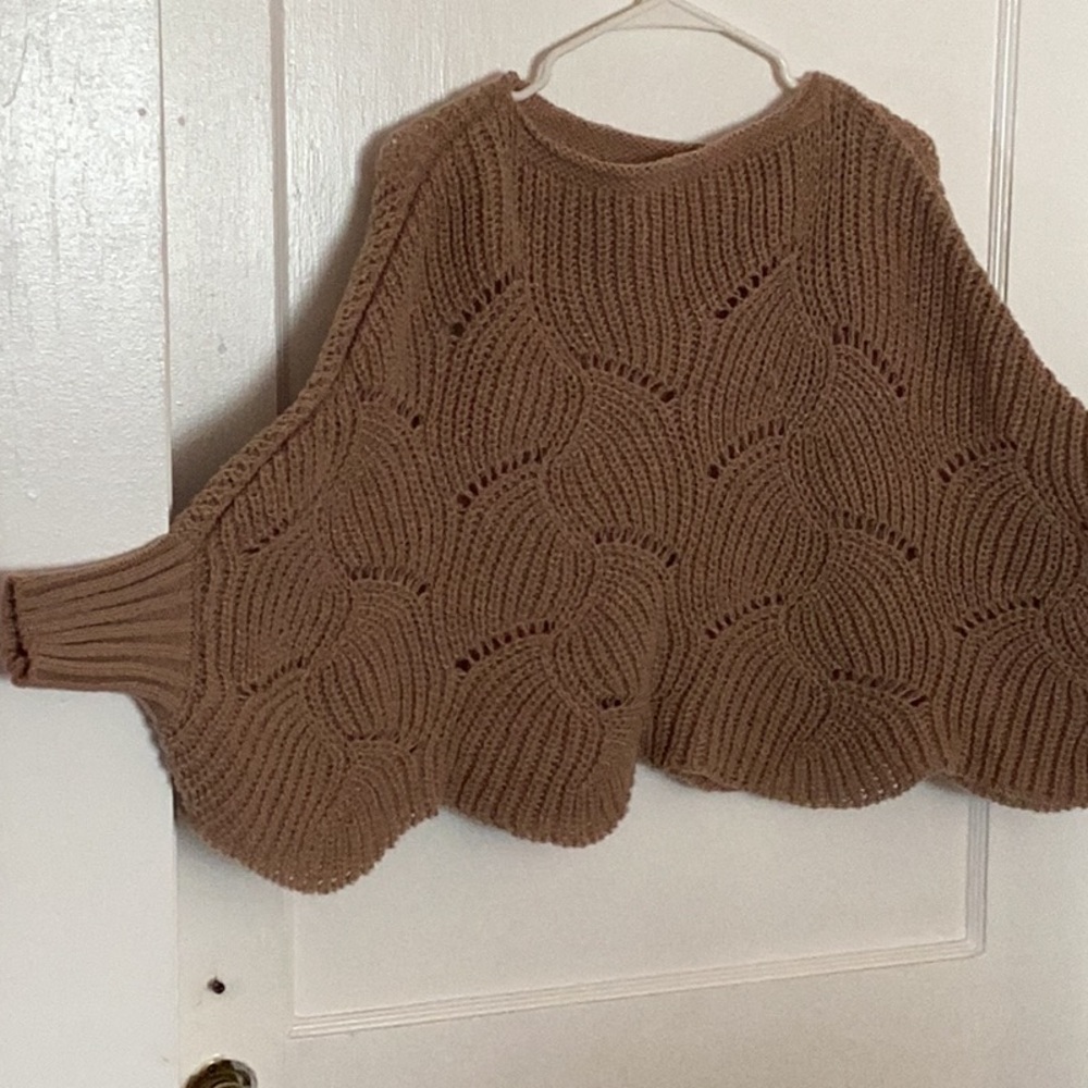 Brown Knit Sweater size M/L
Nice sleeves. Good layering item